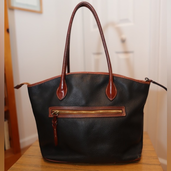 Dooney & Bourke Black Leather Shoulder Bag Red Interior - Picture 6 of 14
